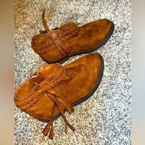 Little girls size 7 ankle boots, brown, faded glory